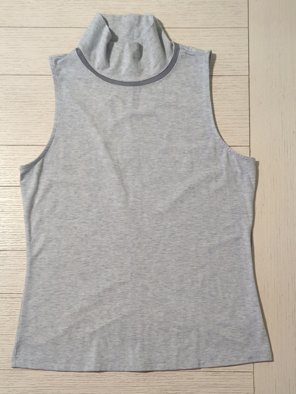 Athleta Sleeveless Turtleneck Tank in Light Gray